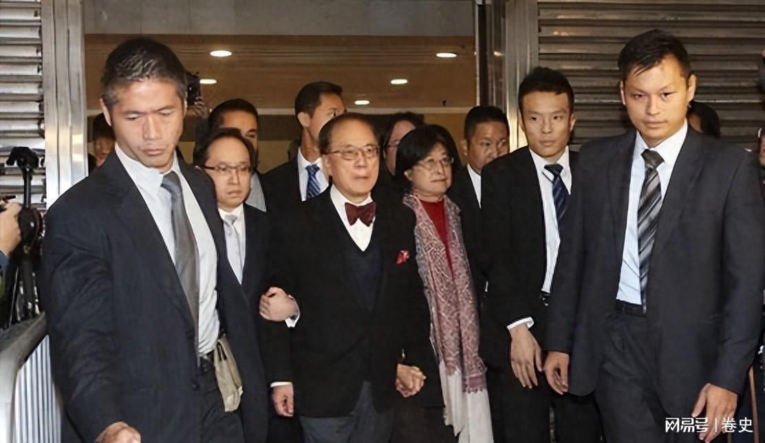 “治港败类”曾荫权：治理香港7年，为何却在卸任后，获刑20个月
