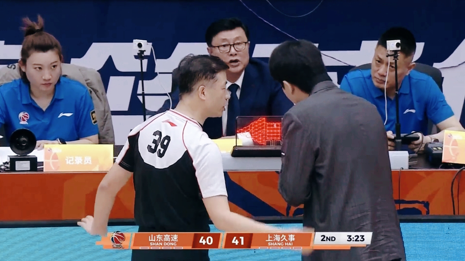 leyu-毫无斗志！惨遭3杀，残阵上海全场压制，邱彪：如此表现赢辽宁？